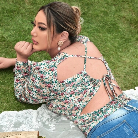 SHEIN VCAY Plus Floral Print Crisscross Tie Back Cutout - Picture 2 of 5